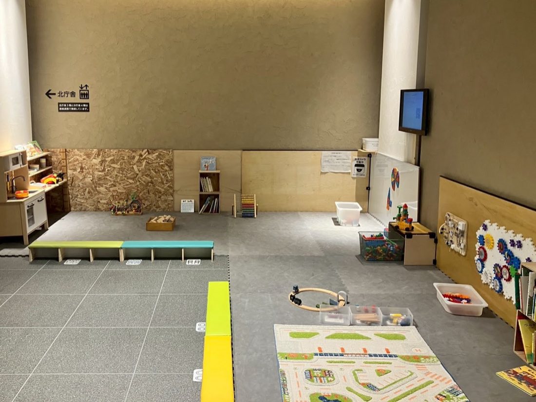 京都市役所地下の公共空間に設えたあそび場
