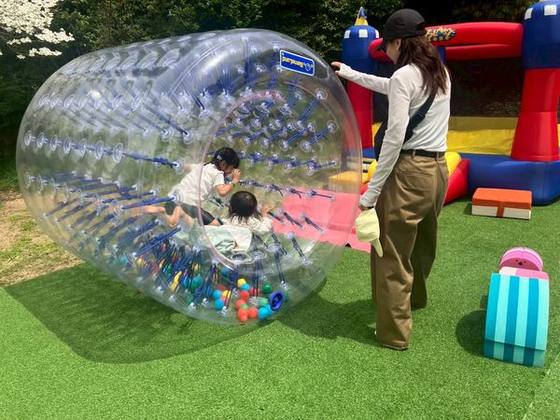 屋外でのあそびイベントの様子